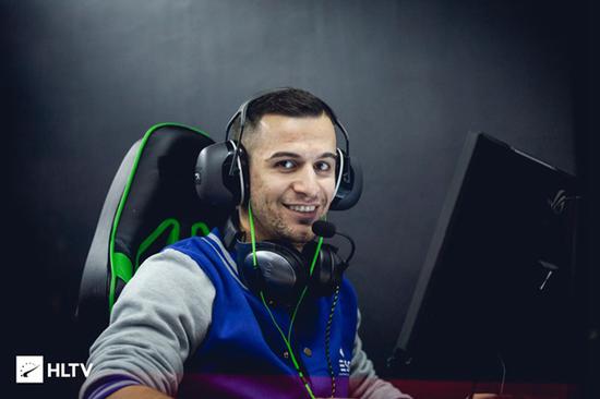 探索MOBA与SLG的完美结合：新游戏如何提升养成体验